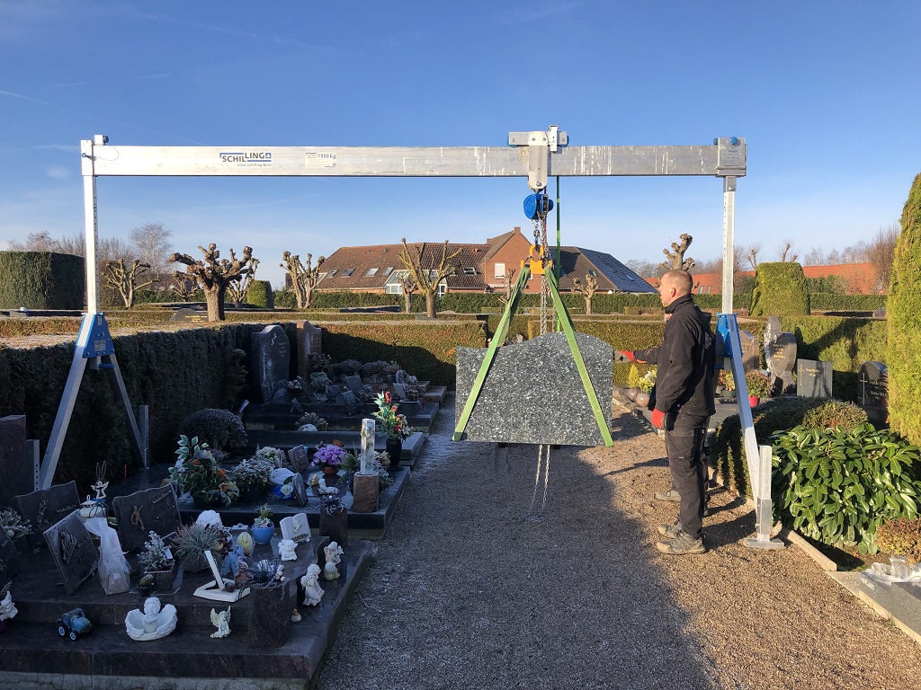 plaques funéraires Aubry-du-Hainaut